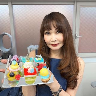 今日はアリエルの可愛いケーキを会員さんがお持ち下さいました。
                                思わず食べるのを躊躇してしまいます。
                                アリエル可愛い。。